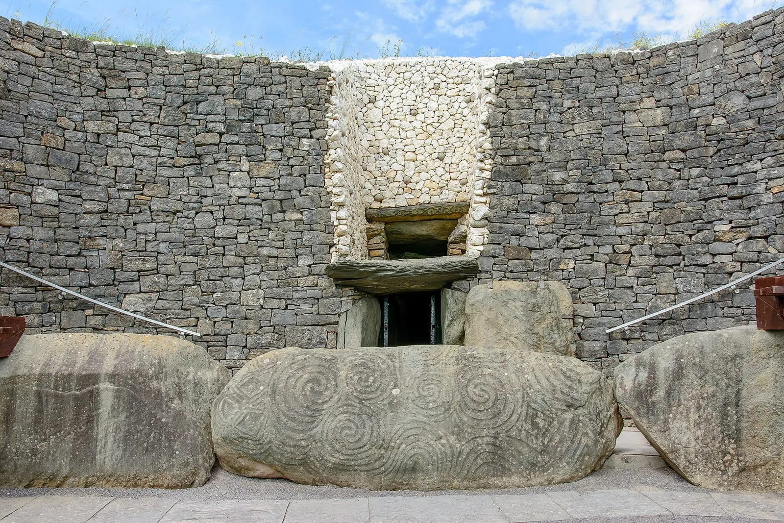 Brú na Bóinne, em Newgrange, na
Irlanda.